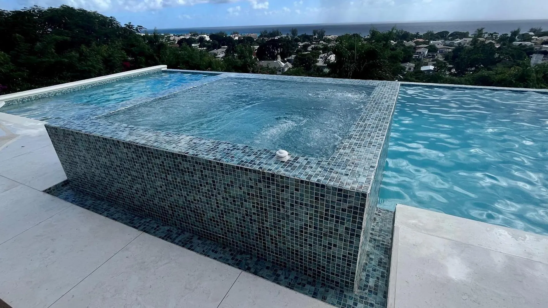 Luxury 4 Bed Modern Villa With Amazing Views