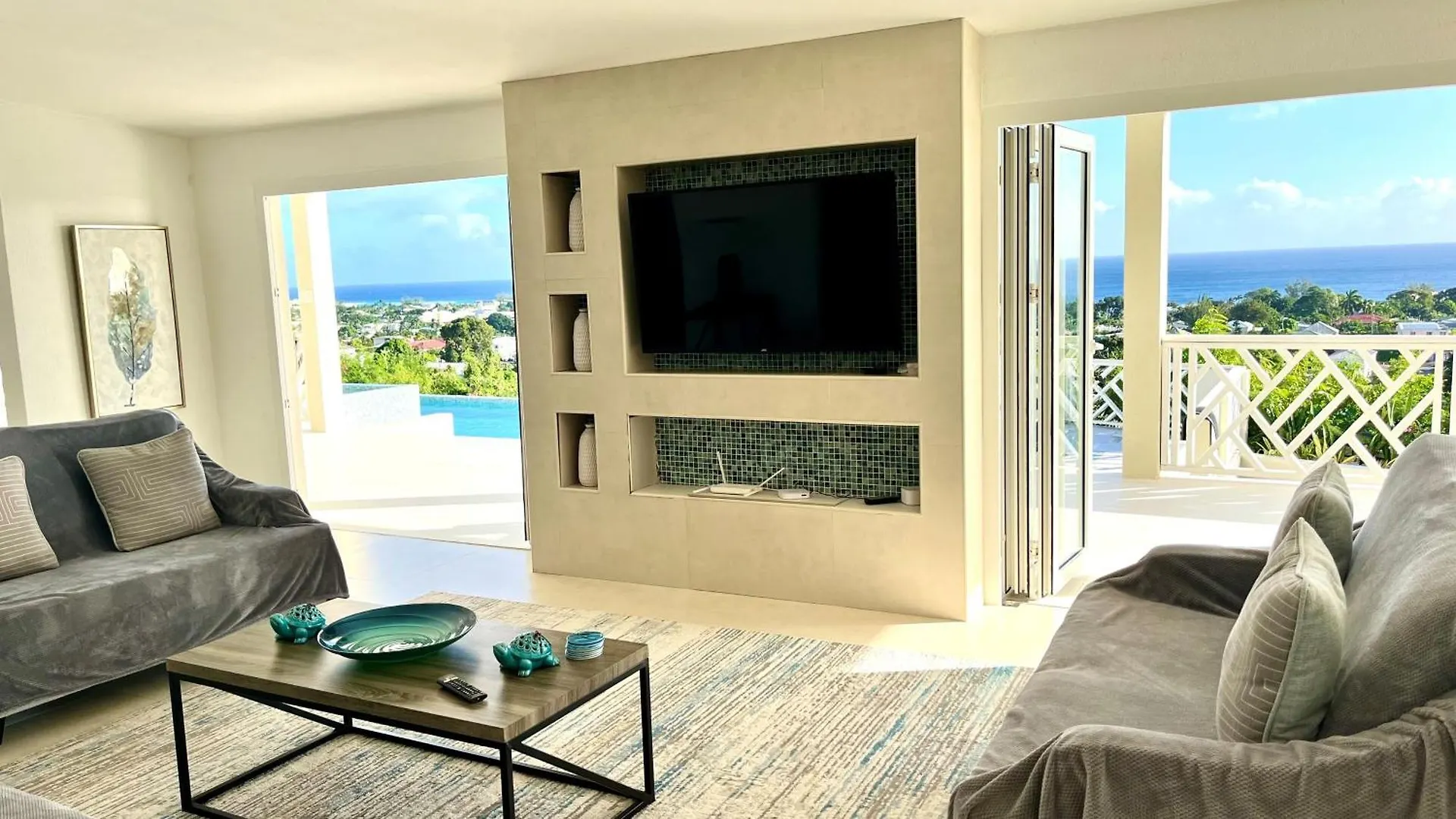 Luxury 4 Bed Modern Villa With Amazing Views