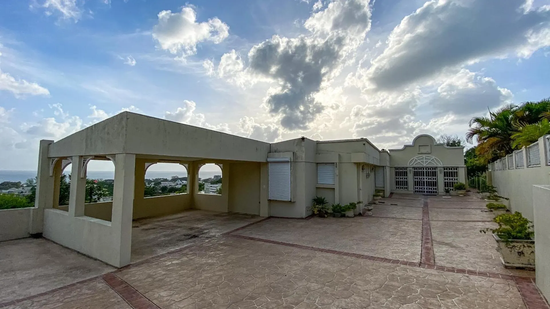Luxury 4 Bed Modern Villa With Amazing Views