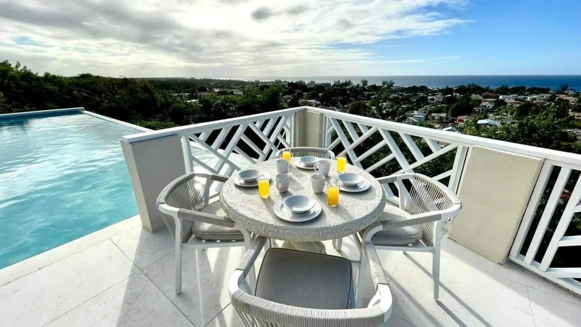 Luxury 4 Bed Modern Villa With Amazing Views